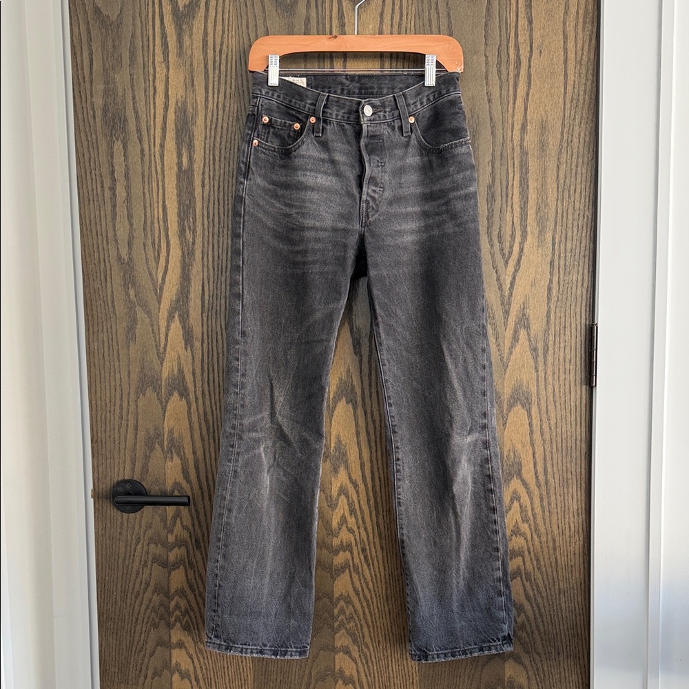 Levi’s • 501 90’s Dad / Straight Leg Jean